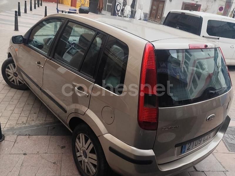 Usado Ford Fusion Trend 80 CV (58 kW) 2004 Beige Berlina