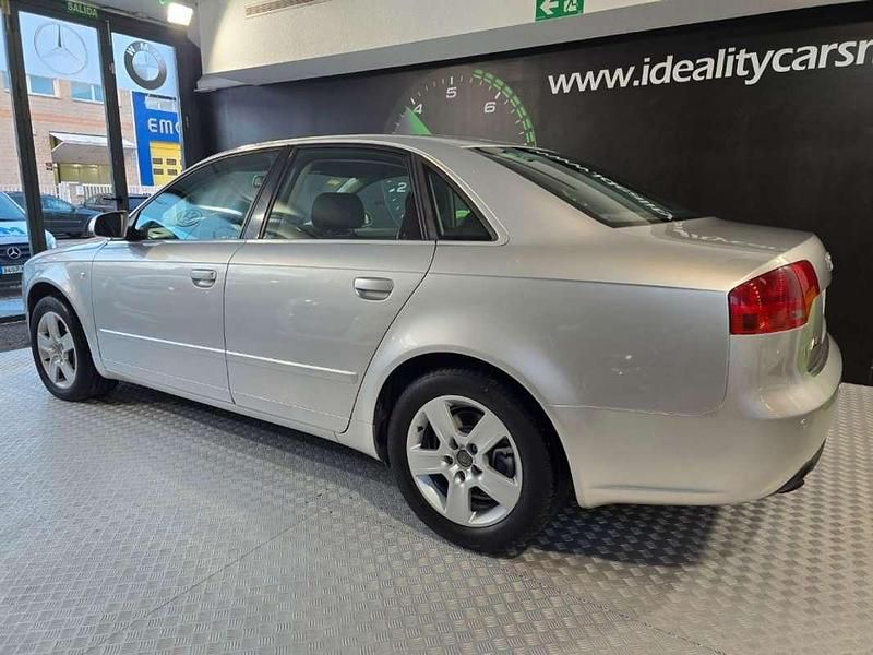 Usado Audi A4 163 CV (119 kW) 2006 Gris Berlina