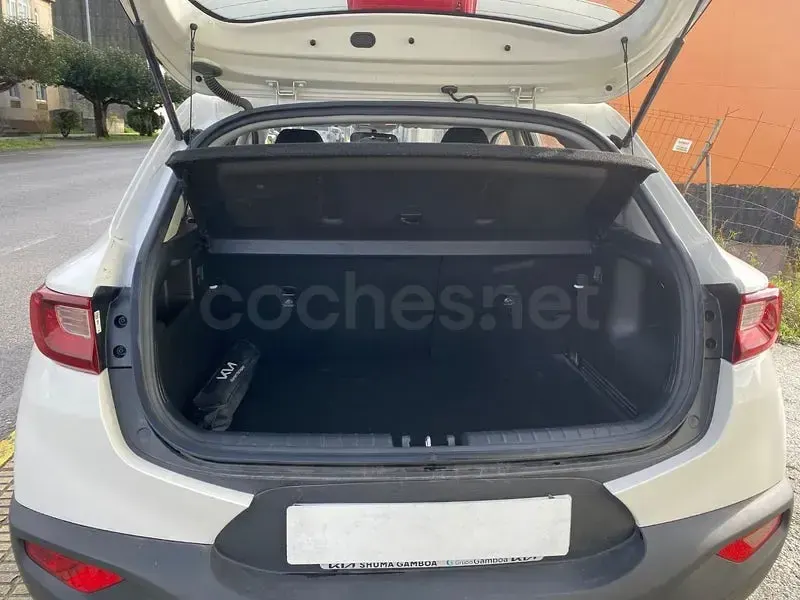 Usado Kia Stonic 84 CV (61 kW) 2022 Blanco SUV