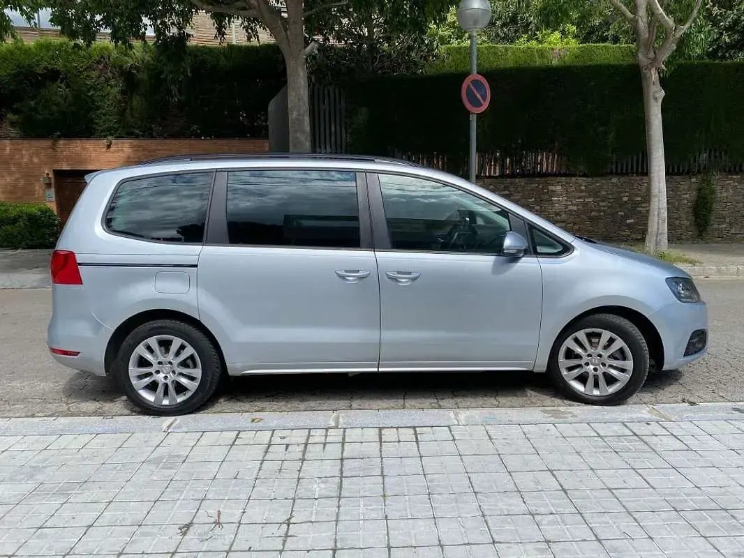 Usado Seat Alhambra Ecomotive 170 CV (125 kW) 2012 Plateado Monovolumen