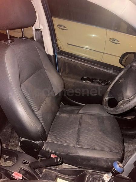 Usado Peugeot 207 Active 70 CV (51 kW) 2012 Azul Berlina