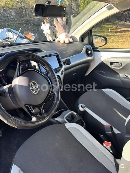 Usado Toyota Aygo X-cite 69 CV (50 kW) 2016 Blanco Utilitario