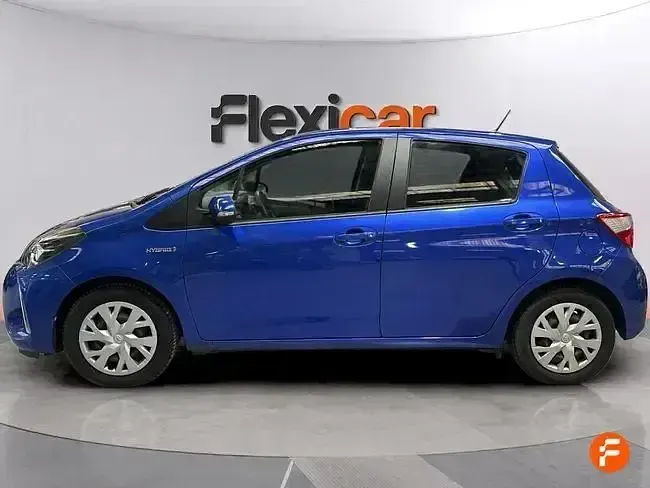 Usado Toyota Yaris Active 100 CV (73 kW) 2020 Azul