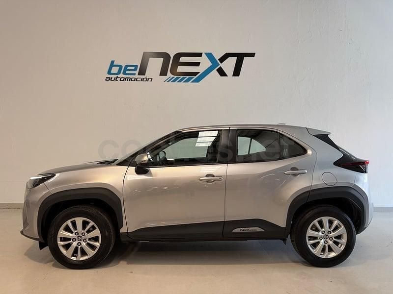 Usado Toyota Yaris Cross Business Edition 116 CV (85 kW) 2024 Gris / plata SUV