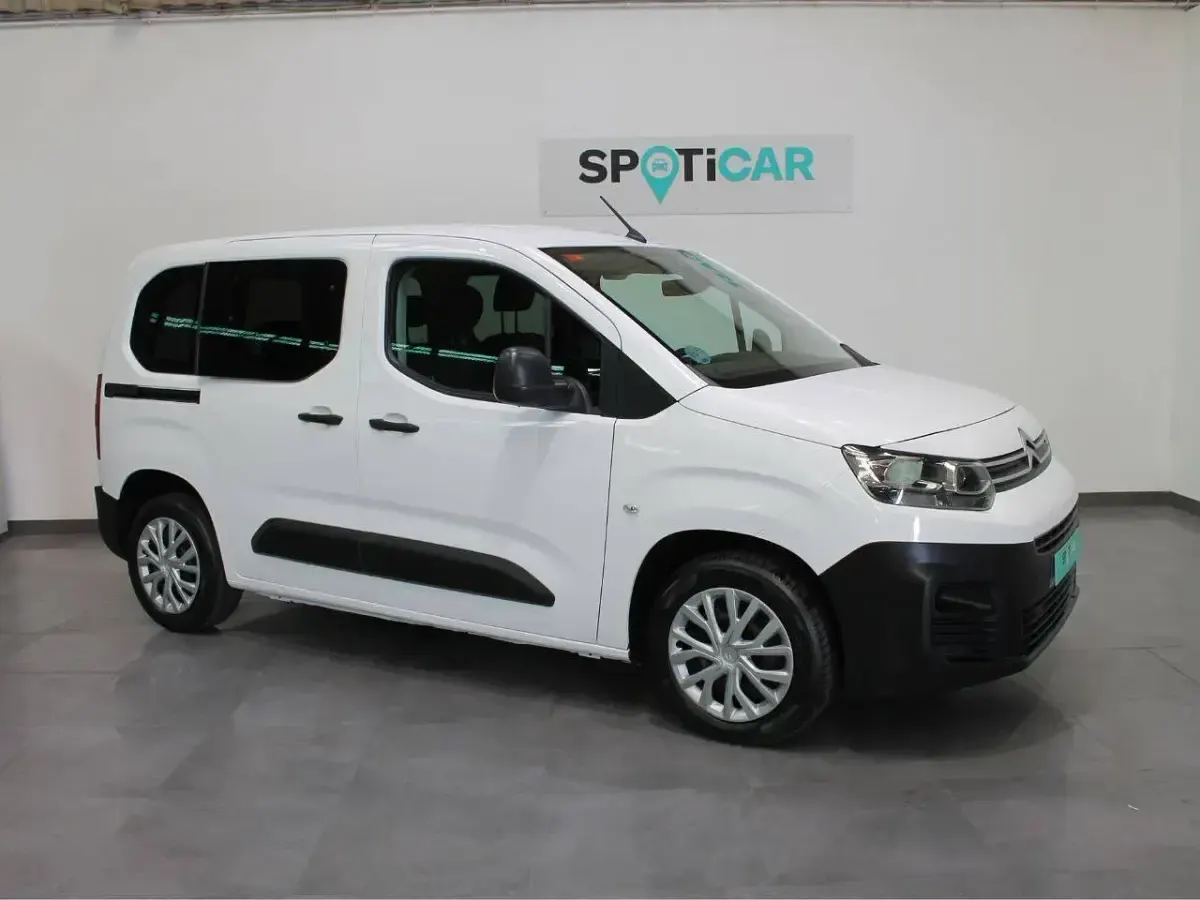 Usado Citroën Berlingo Live 102 CV (75 kW) 2021 Blanco Monovolumen