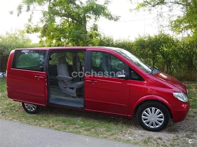 Usado Mercedes Viano 109 CV (80 kW) 2005 Granate Monovolumen