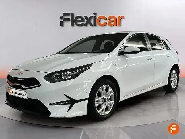 Usado Kia Ceed 136 CV (100 kW) 2023 Blanco Utilitario