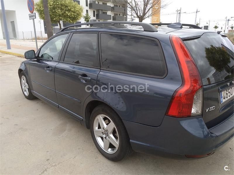 Usado Volvo V50 Momentum 136 CV (100 kW) 2010 Azul Familiar