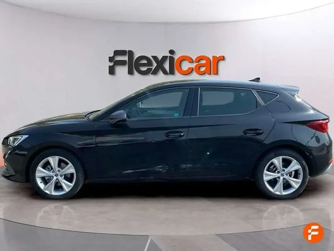 Usado Seat Leon FR 116 CV (85 kW) 2025 Negro Utilitario