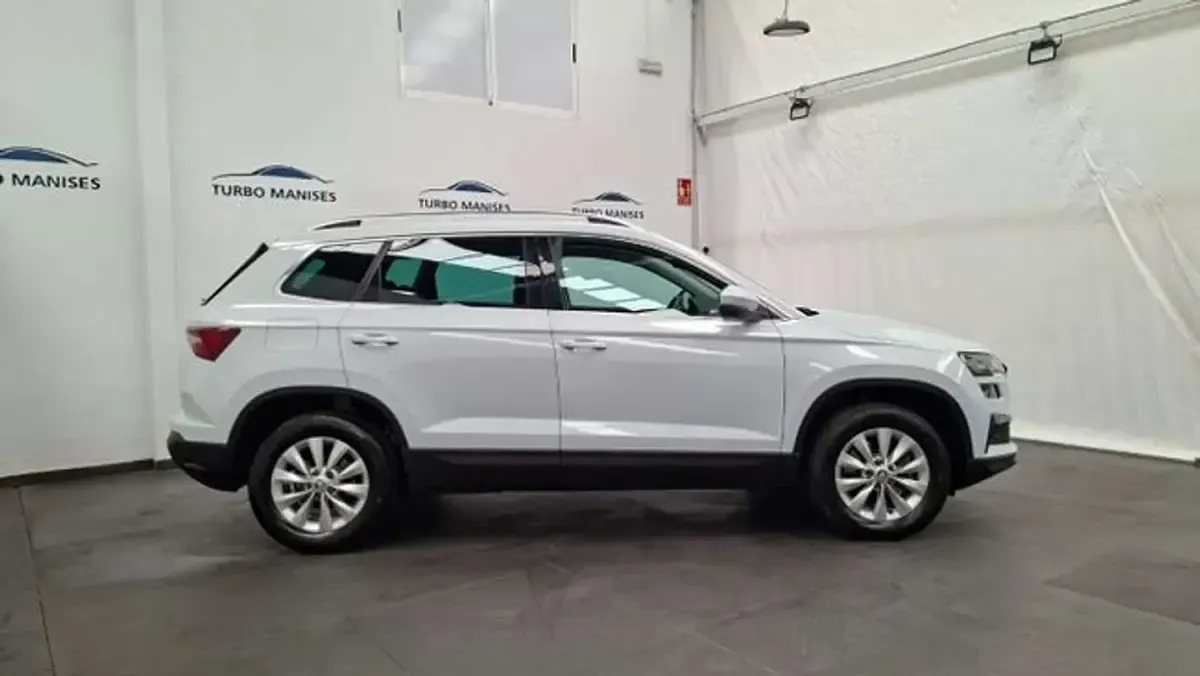 Usado Skoda Karoq Ambition 150 CV (110 kW) 2023 Blanco SUV