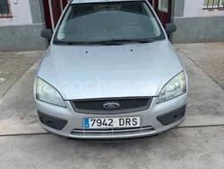 Gris / plata Usado 2005 Ford Focus Trend Berlina | 3799 € (Precio justo)