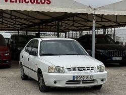 Blanco Usado 2001 Hyundai Accent Utilitario | 2990 €