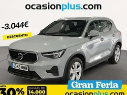 Gris Usado 2023 Volvo XC40 Momentum SUV | 30.446 € (Precio justo)