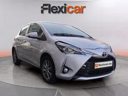 Gris Usado 2018 Toyota Yaris Berlina | 12.490 € (Precio justo)
