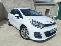 Blanco Usado 2015 Kia Rio Berlina | 8600 € (Precio justo)