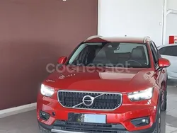 Rojo Usado 2019 Volvo XC40 Momentum SUV | 24.800 € (Caro)