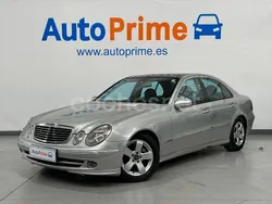 Gris / plata Usado 2004 Mercedes E320 Avantgarde Berlina | 4970 € (Precio justo)