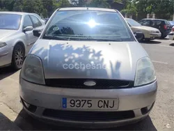Gris / plata Usado 2004 Ford Fiesta Trend Utilitario | 1850 € (Buen precio)