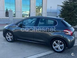 Gris / plata Usado 2013 Peugeot 208 Allure Utilitario | 6900 € (Precio justo)