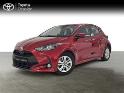 Rojo Usado 2021 Toyota Yaris Hybrid Active Utilitario | 17.890 € (Un poco caro)