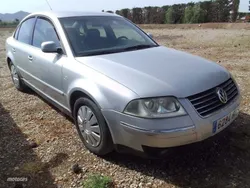 Gris Usado 2001 VW Passat Berlina | 2000 €