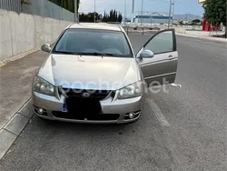 Beige Usado 2005 Kia Cerato EX Berlina | 2400 €