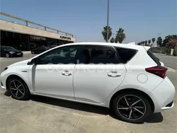 Blanco Usado 2018 Toyota Auris Hybrid Business Edition Berlina | 16.900 € (Un poco caro)
