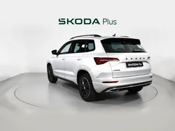Plateado Usado 2024 Skoda Karoq SportLine SUV | 33.200 €