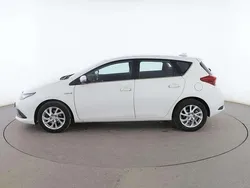 Blanco Usado 2018 Toyota Auris Hybrid Active Berlina | 15.599 € (Precio justo)
