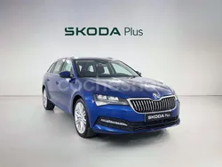 Azul Usado 2023 Skoda Superb Ambition Familiar | 32.300 € (Super precio)