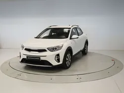 Blanco Usado 2024 Kia Stonic SUV | 17.500 € (Precio justo)