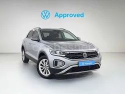 Gris / plata Usado 2024 VW T-Roc Life SUV | 26.200 € (Un poco caro)
