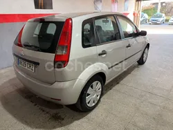 Gris / plata Usado 2004 Ford Fiesta Ambiente Utilitario | 2699 € (Precio justo)