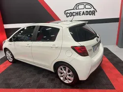 Blanco Usado 2015 Toyota Yaris Hybrid Active Utilitario | 13.499 € (Caro)