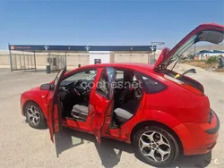 Rojo Usado 2007 Ford Focus Trend Berlina | 2650 € (Precio justo)