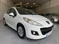 Blanco Usado 2013 Peugeot 207 Active Familiar | 3990 € (Precio justo)