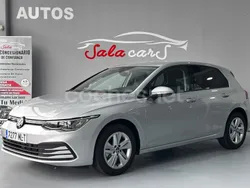 Gris / plata Usado 2023 VW Golf VIII Life Berlina | 30.800 € (Caro)