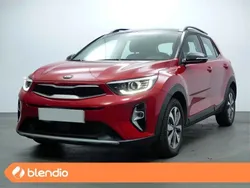 Rojo Nuevo 2025 Kia Stonic SUV | 24.400 € (Un poco caro)