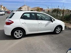 Blanco Usado 2011 Toyota Auris Hybrid Active Berlina | 8999 € (Precio justo)