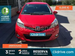 Rojo Usado 2014 Toyota Yaris Active Berlina | 8190 € (Precio justo)