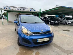 Azul Usado 2013 Kia Rio Berlina | 7499 € (Precio justo)