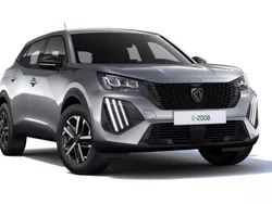 Gris claro Nuevo 2024 Peugeot e-2008 Style SUV | 30.790 € (Precio justo)