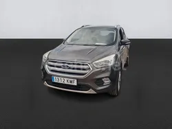 Gris / plata Usado 2018 Ford Kuga Titanium SUV | 18.800 € (Un poco caro)