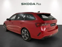 Rojo Usado 2024 Skoda Octavia RS Familiar | 38.900 € (Precio justo)