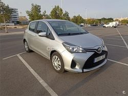 Gris / plata Usado 2015 Toyota Yaris Active Berlina | 7995 € (Buen precio)