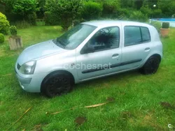 Gris / plata Usado 2003 Renault Clio II Authentique Berlina | 2000 € (Precio justo)