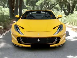 Amarillo Usado 2023 Ferrari 812 Descapotable | 429.900 €