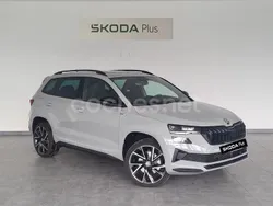 Gris Usado 2024 Skoda Karoq SportLine SUV | 34.800 €
