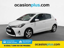 Blanco Usado 2015 Toyota Yaris Hybrid Advance Utilitario | 12.990 € (Un poco caro)