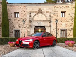 Rojo Usado 2024 Alfa Romeo Giulia Veloce Berlina | 52.990 € (Caro)